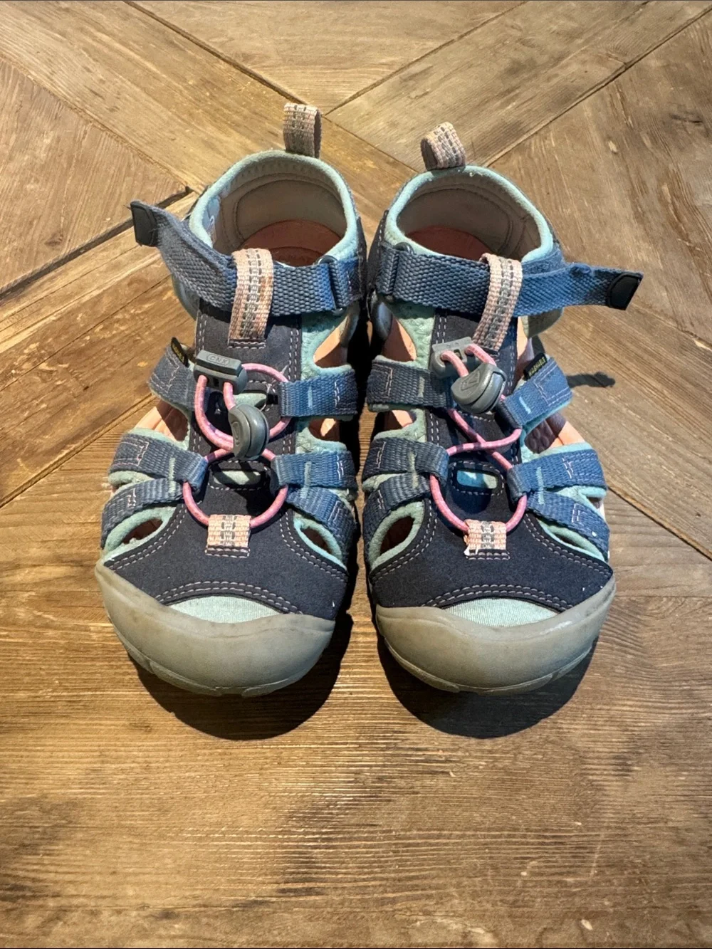 Keen sturdy kids